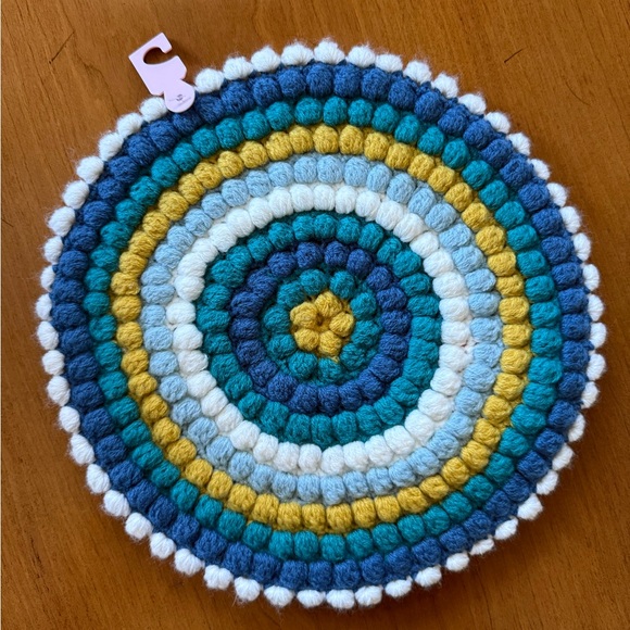 kate spade Accessories - NWT Kate Spade Crochet Bobble Beret, Multicolor